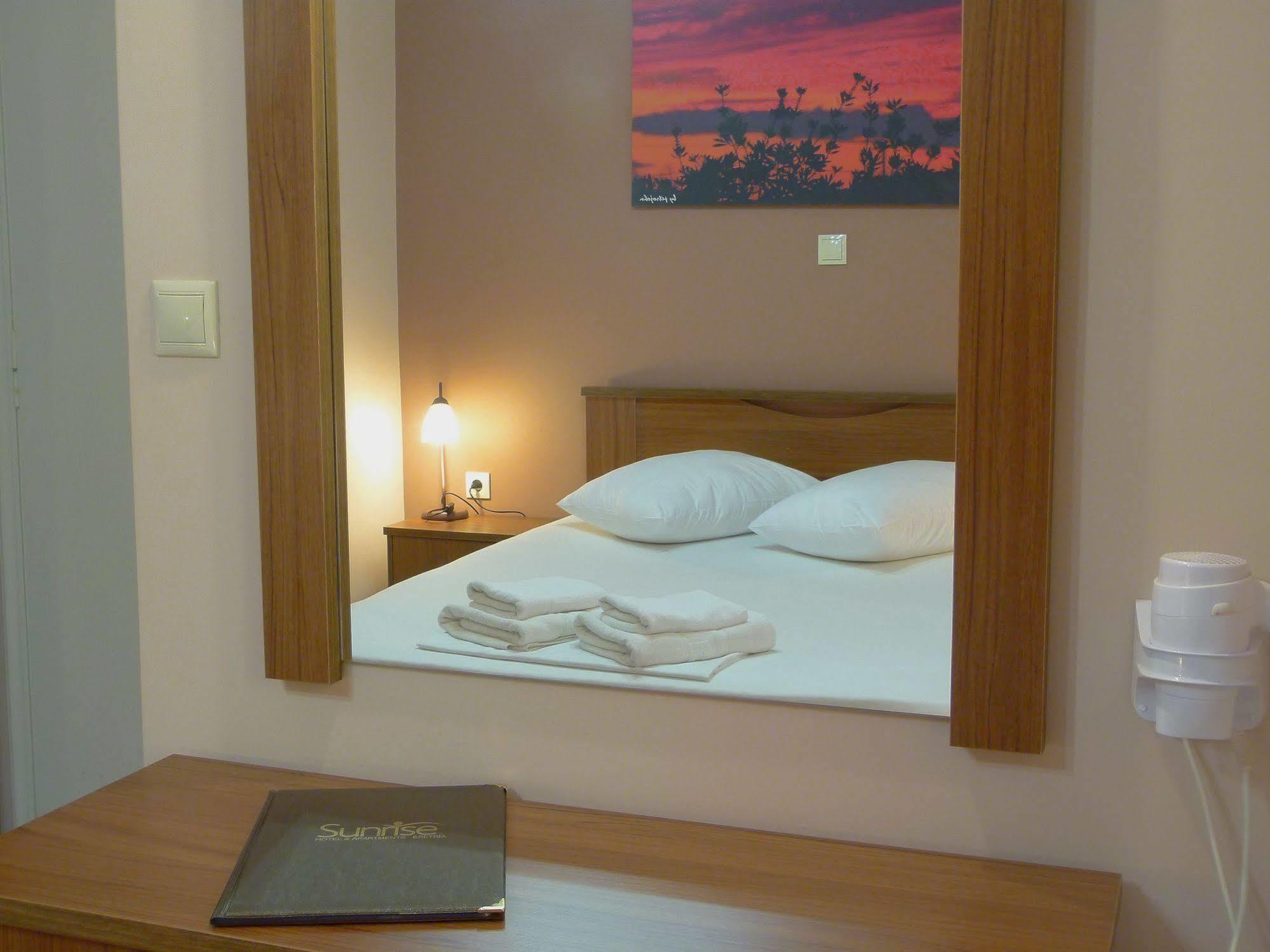 Sun Rise Hotel Apartments Erétria Esterno foto